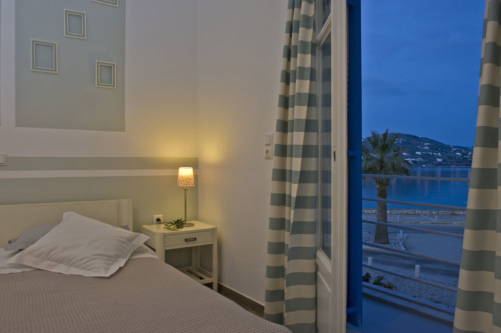 Hotel Oasis Парікія Екстер'єр фото