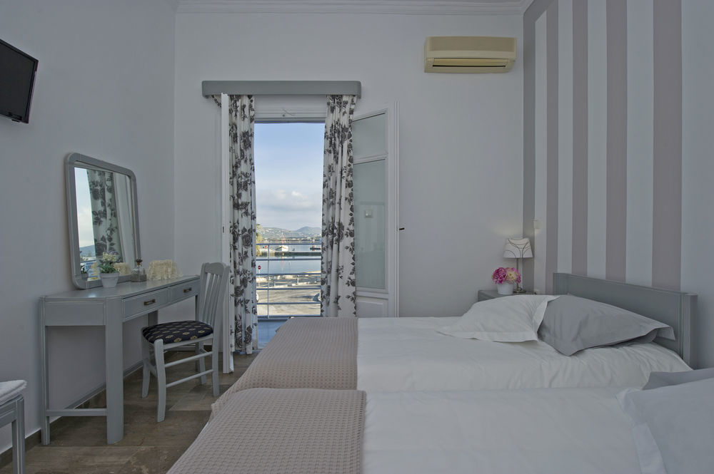 Hotel Oasis Парікія Екстер'єр фото