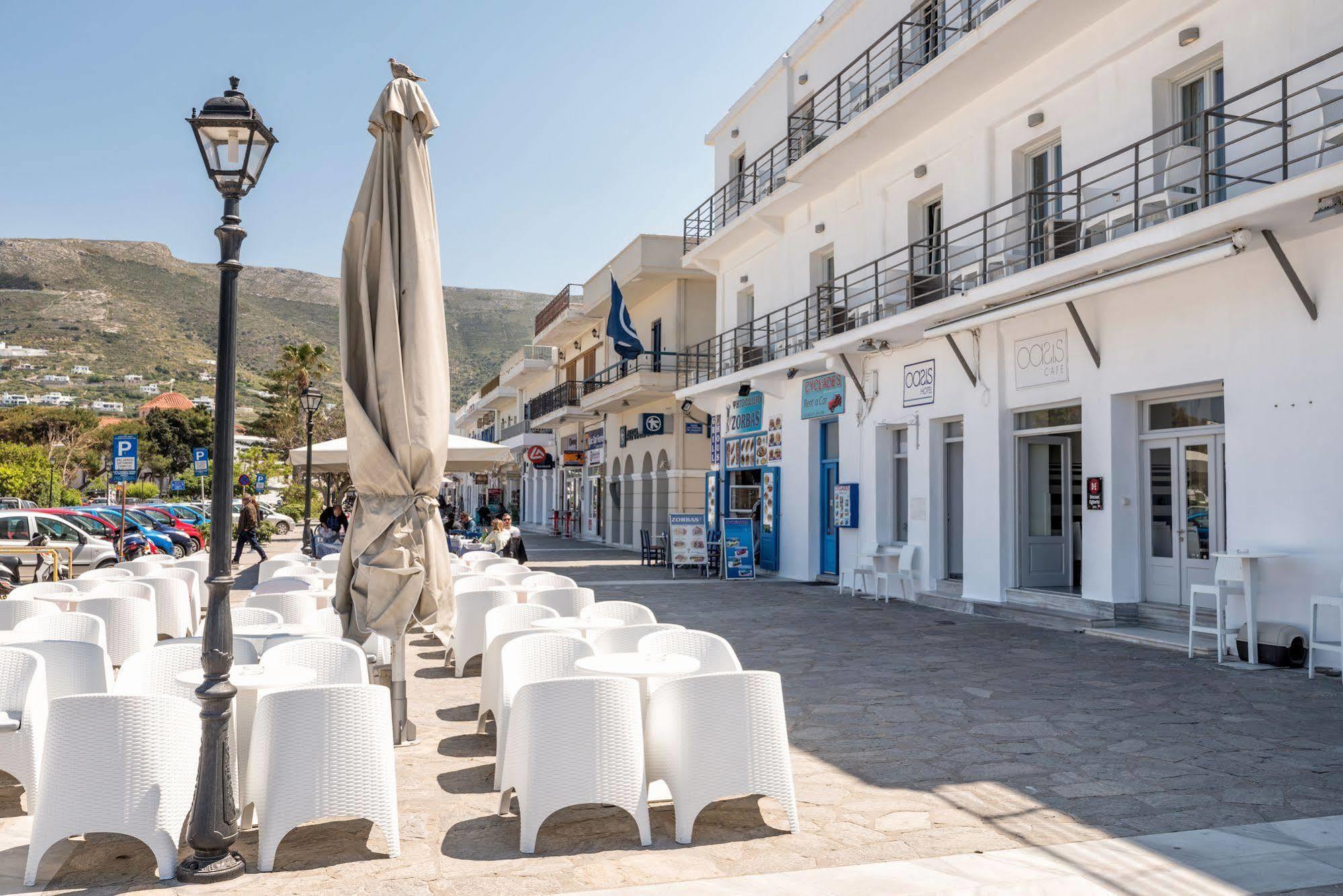 Hotel Oasis Парікія Екстер'єр фото