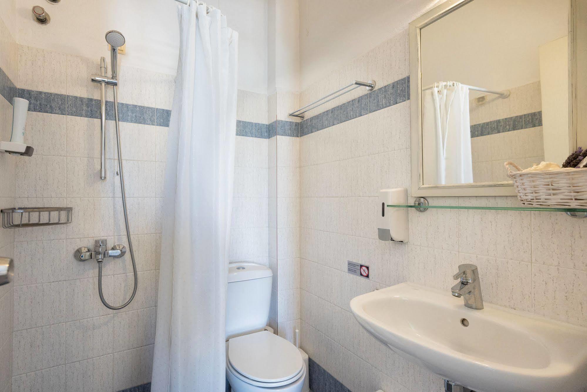 Hotel Oasis Парікія Екстер'єр фото