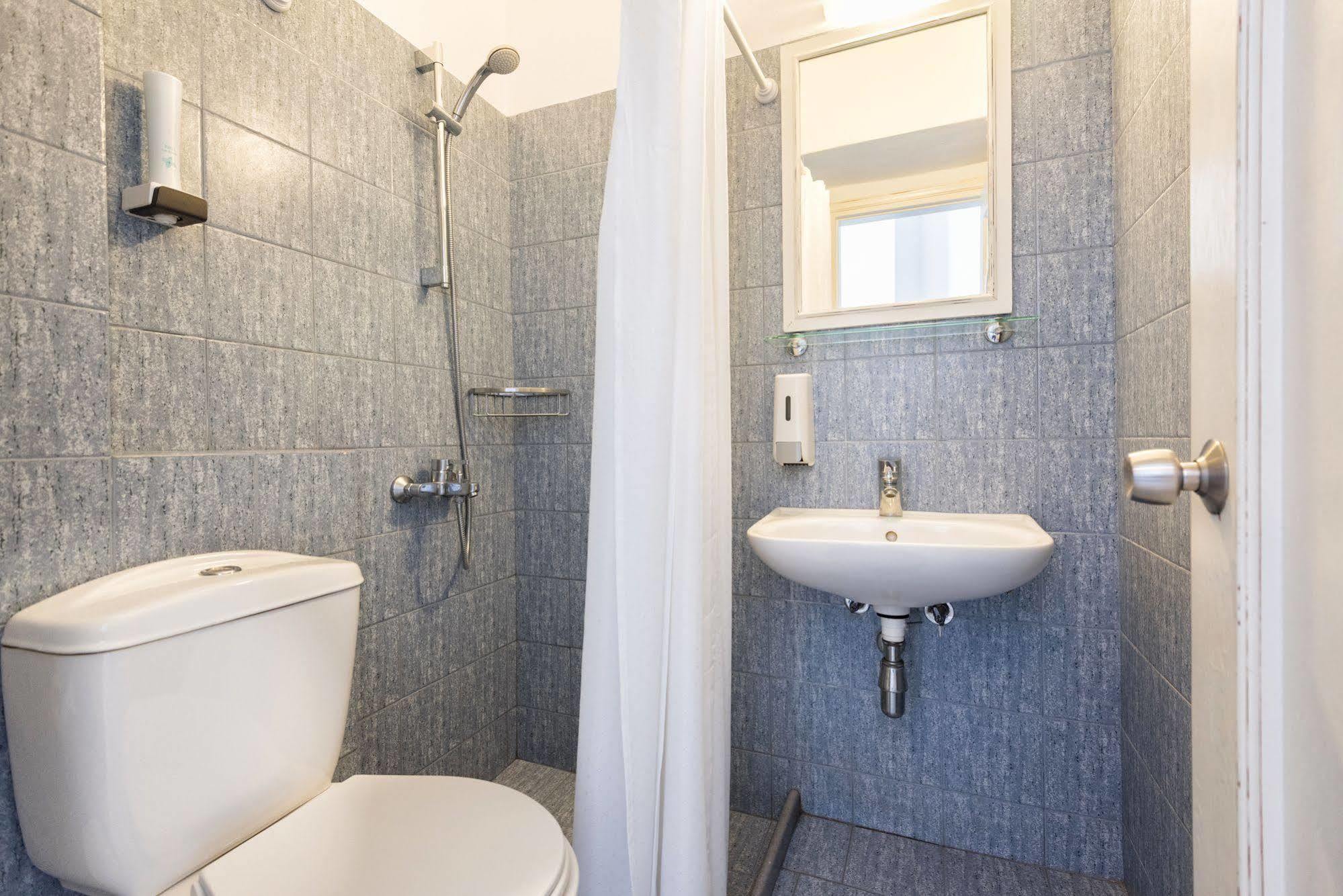 Hotel Oasis Парікія Екстер'єр фото