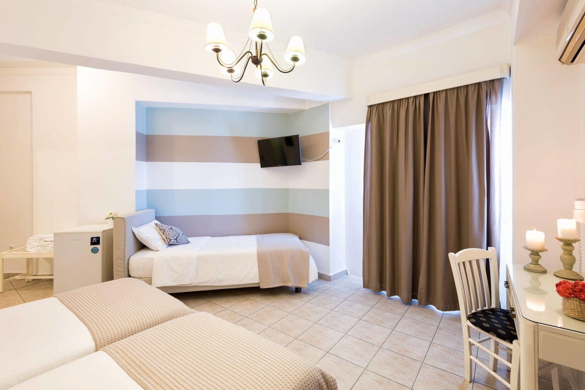Hotel Oasis Парікія Екстер'єр фото